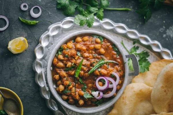 Snap Bite Amritsari Choley Snap Bite Amritsari Choley served with bhature, onions, fresh coriander, and lemon wedges – Ready-to-serve Punjabi meal